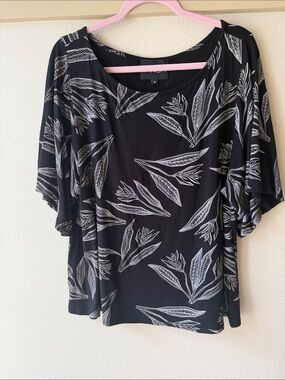 Tanoa Black Top with White Botanical Print - Short Sleeve Scoop Neck